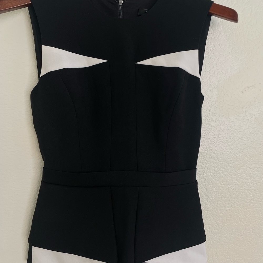 BCBGMaxAzria Black and White Geometric Sleeveless Blouse - Picture 7 of 11